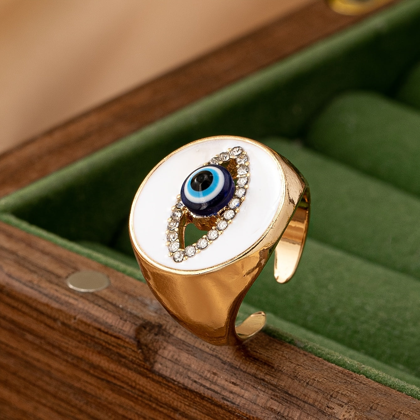 One Fashionable and Elegant Metal Enamel Glaze Devil's Eye Ring for Women's Daily Wear