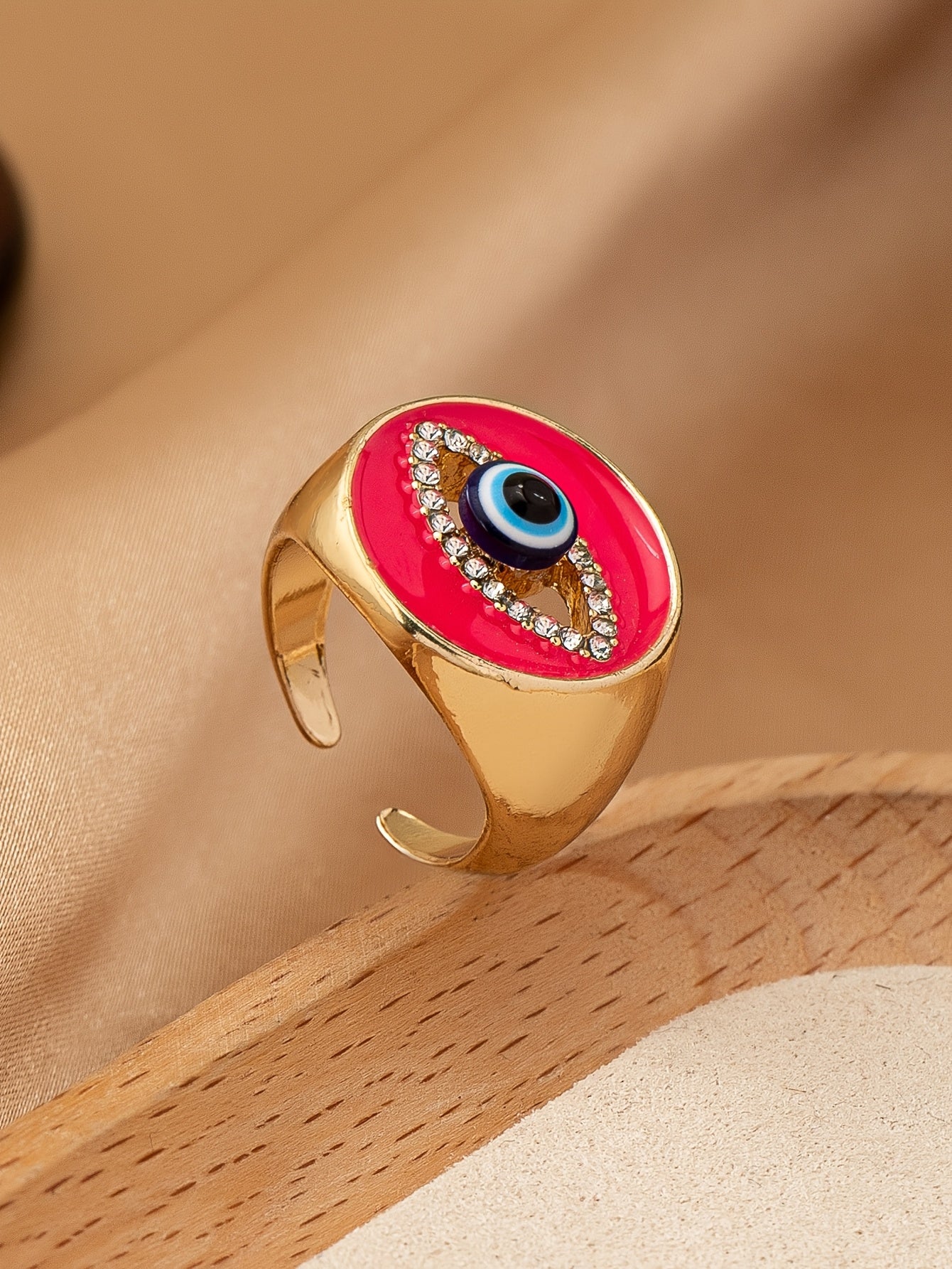 One Fashionable and Elegant Metal Enamel Glaze Devil's Eye Ring for Women's Daily Wear