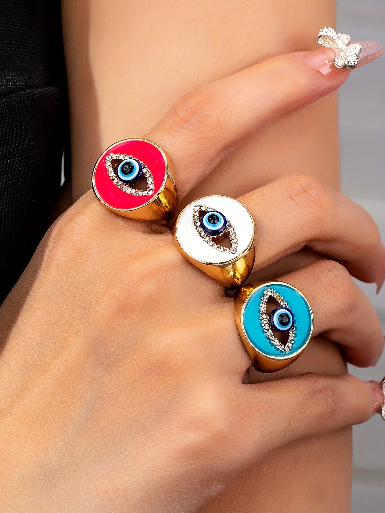 One Fashionable and Elegant Metal Enamel Glaze Devil's Eye Ring for Women's Daily Wear