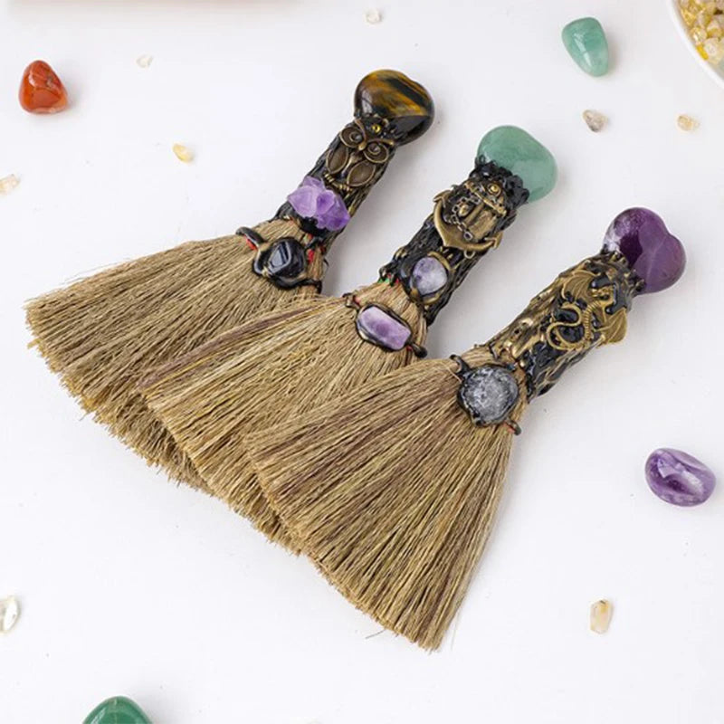 Natural Crystal Heart Shaped Magic Broom Witch Broom Reiki Gemstone For Cleaning Healing Fengshui Home Decorations