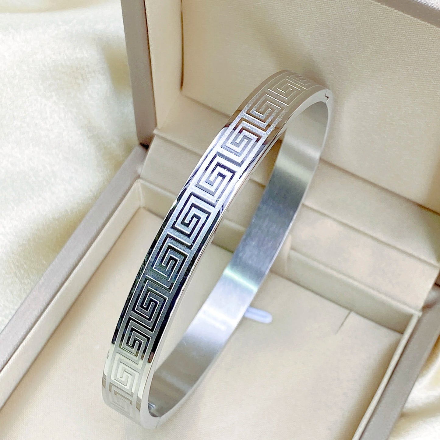 Stainless Steel fashion couple bracelet Classic fashion Maze Print women's jewelry anniversary Gift Multi-size