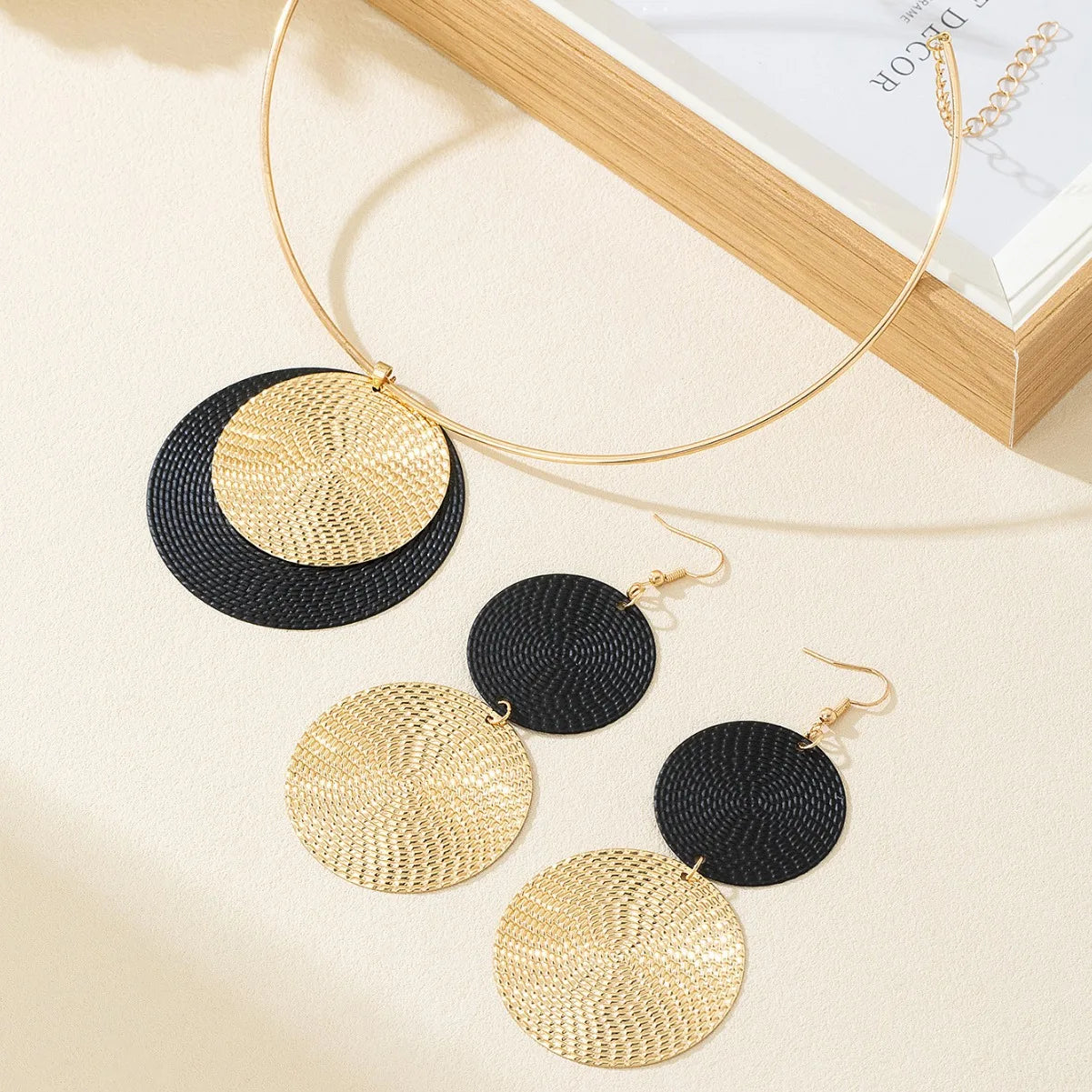 2PCS Large Round Earrings Collar Necklace Set for Women Exaggerated Ripple Points Metal Geometric Pendant Necklace Jewelry