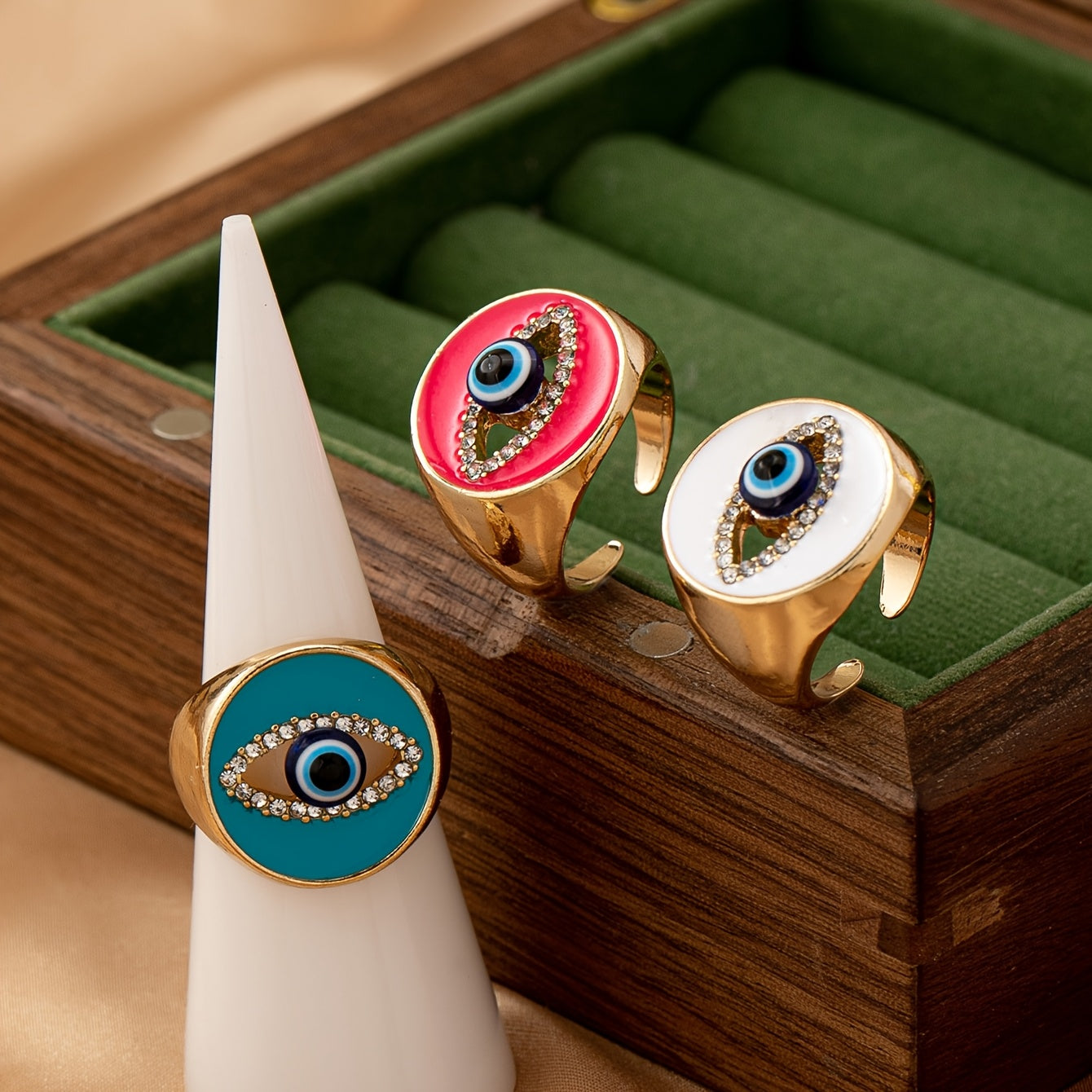 One Fashionable and Elegant Metal Enamel Glaze Devil's Eye Ring for Women's Daily Wear